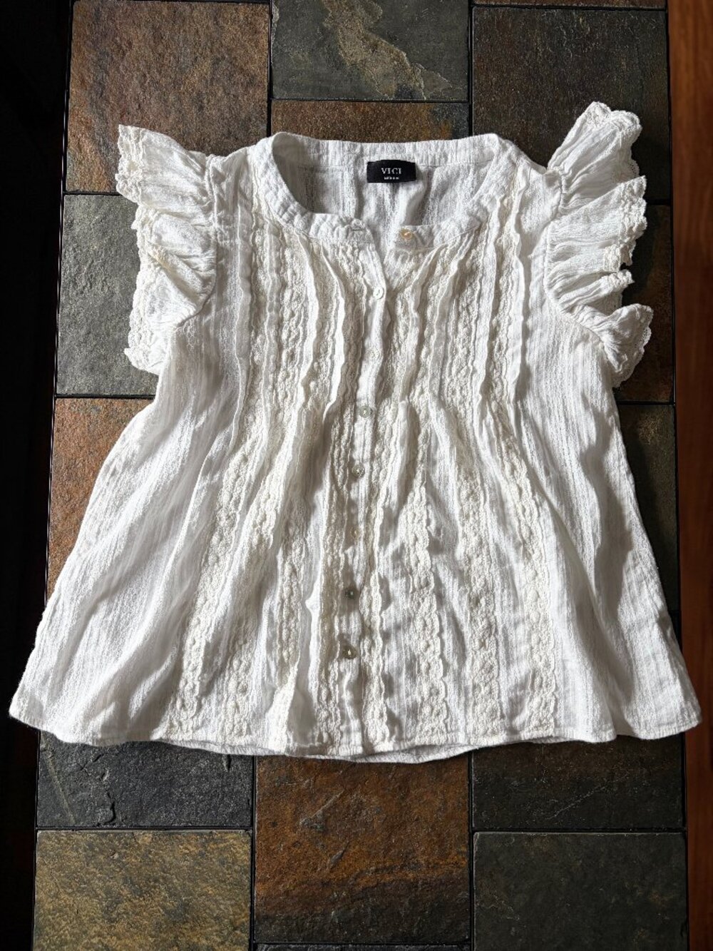 VICI white button front lace trimmed blouse short ruffled  flutter sleeves M